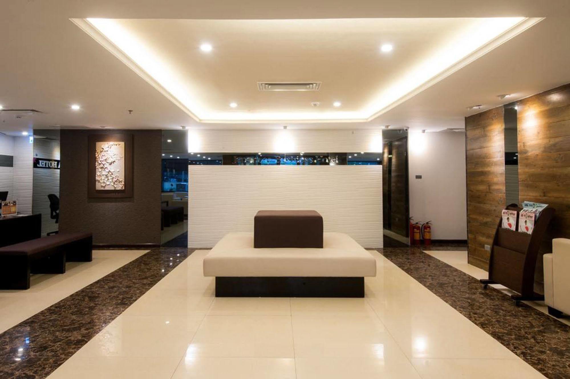 Sakura Hotel Hanoi Bagian luar foto