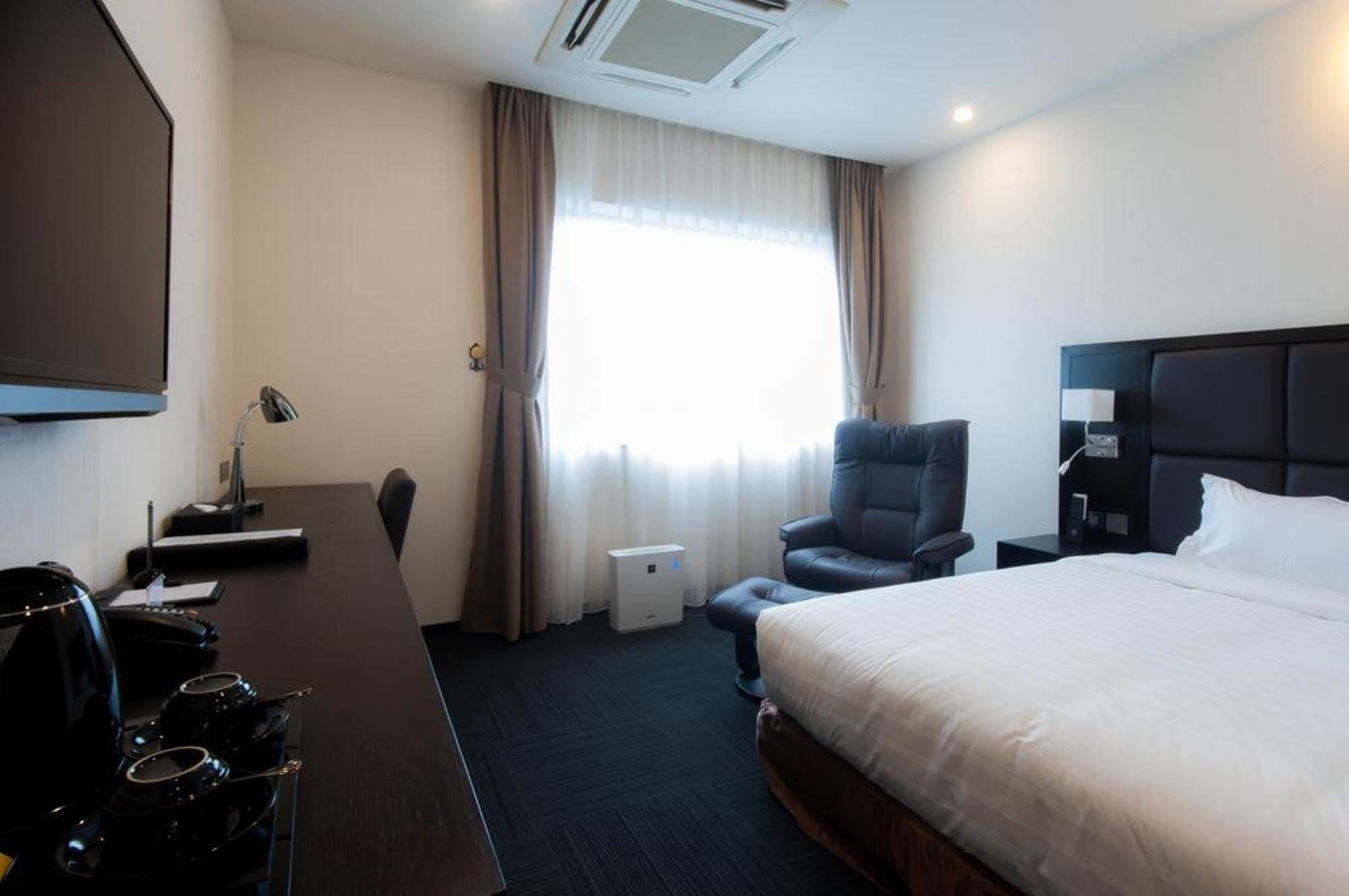 Sakura Hotel Hanoi Bagian luar foto